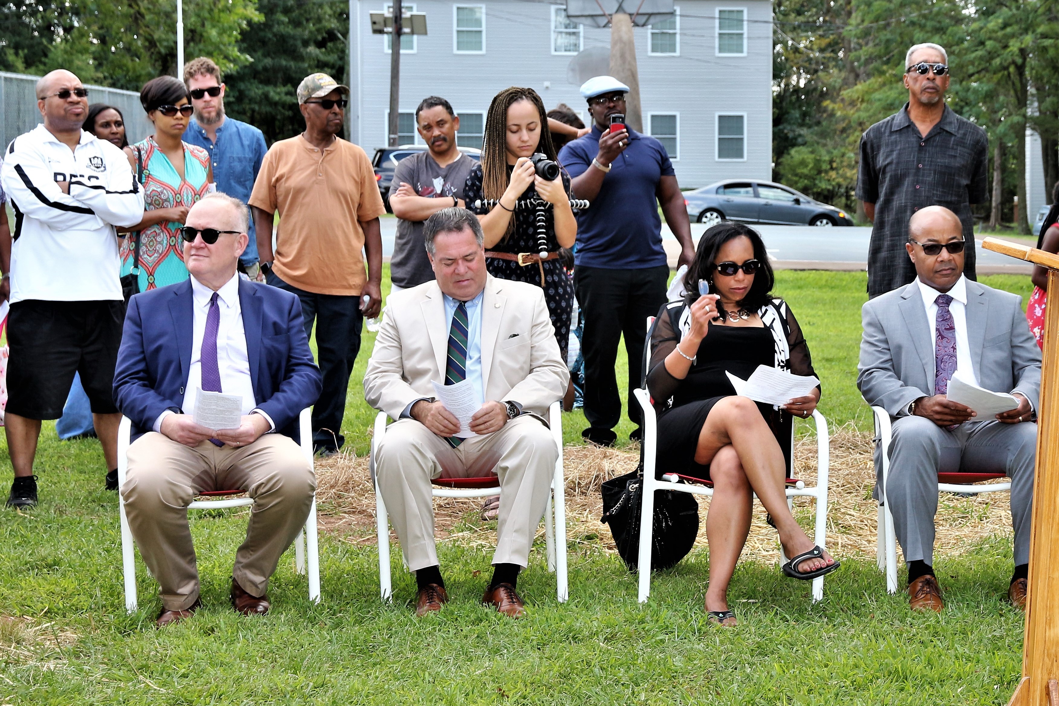 i-r: Lawrence Powers, FOBH; Daniel Hayes, Mayor; Wanda Bryant Hope and Scott Hobbs, Hobbstown Descendants.